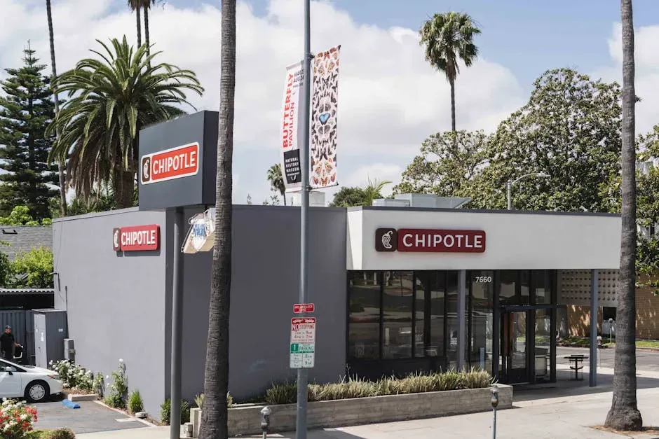 Chipotle: The Fast-Casual Darling Faces Its Reckoning (Image Credits: Pexels)