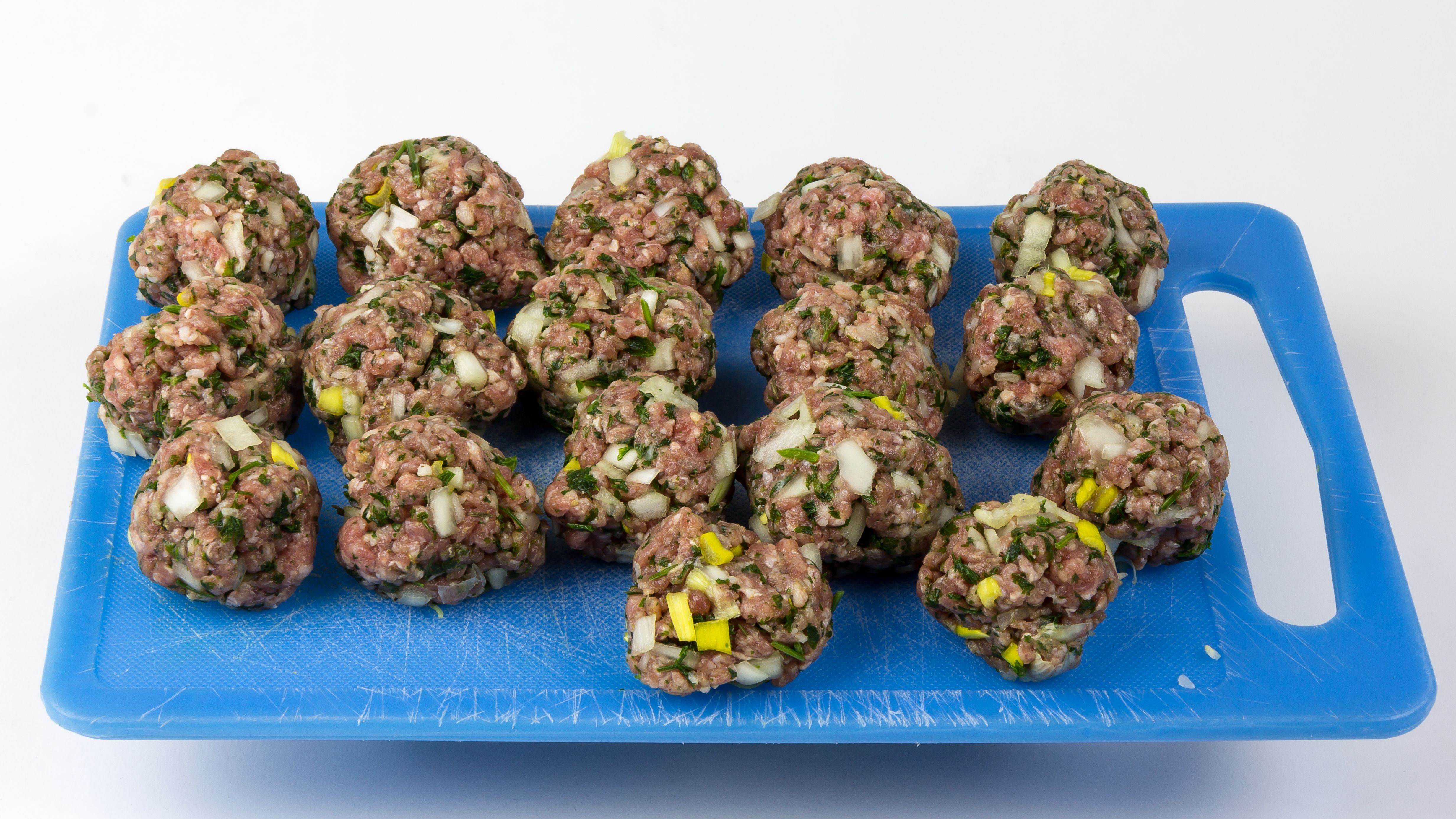 Your Beloved Cutting Board is a Microplastic Factory (image credits: By Raimond Spekking, CC BY-SA 4.0, https://commons.wikimedia.org/w/index.php?curid=49577798)