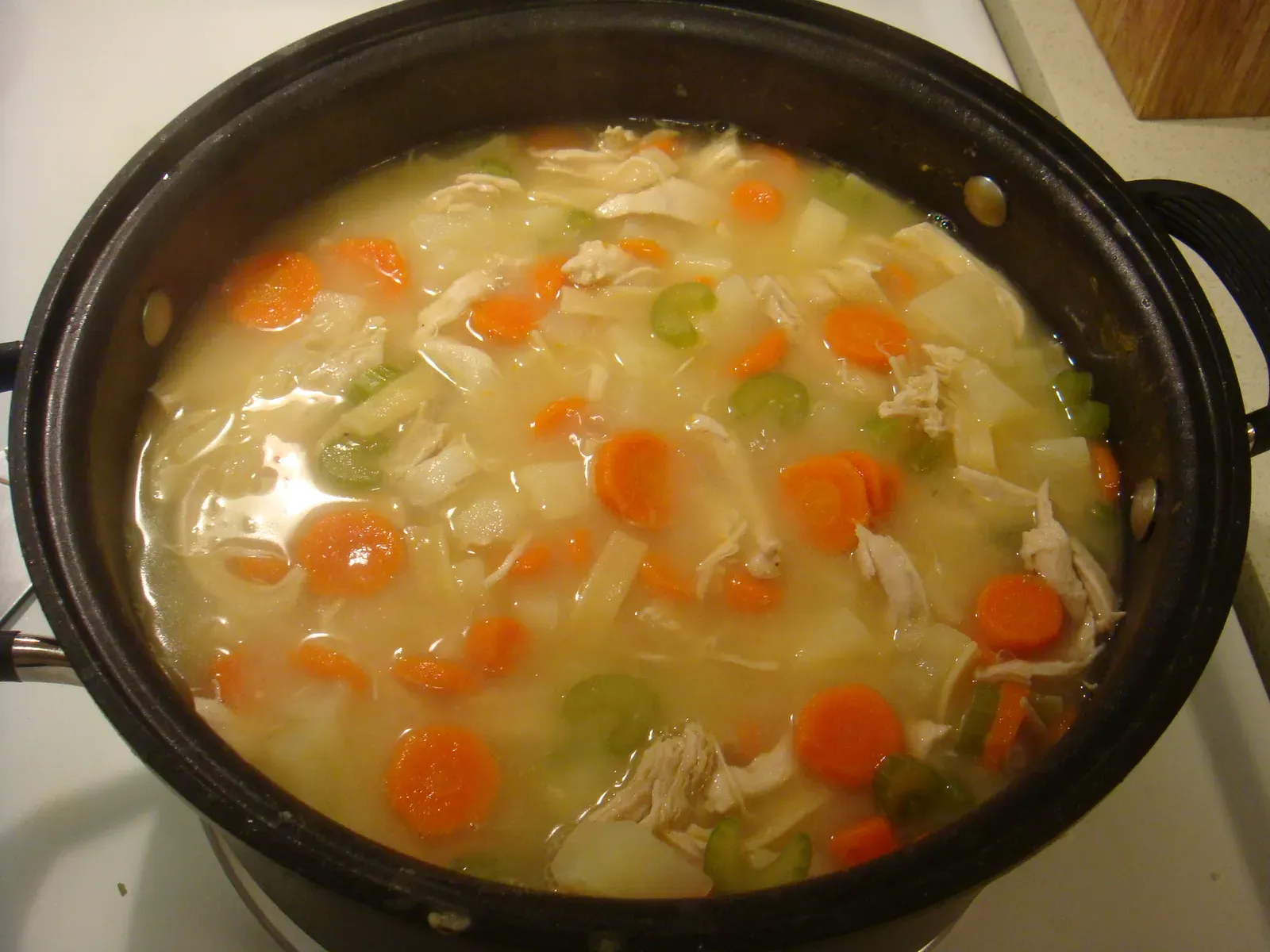 2. Homemade Chicken Soup (Image Credits: Wikimedia)