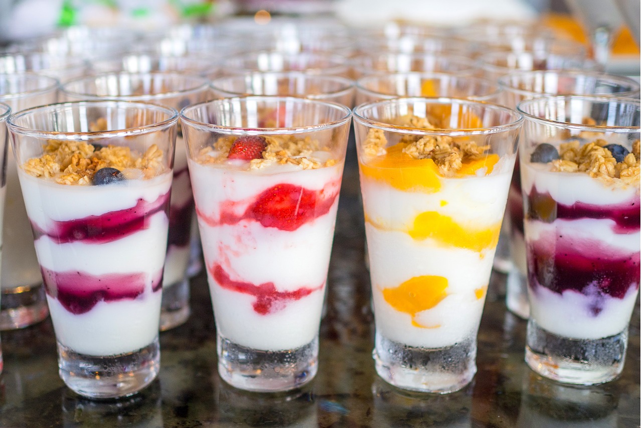 Fruit and Yogurt Parfaits: A Sweet Treat (image credits: pixabay)