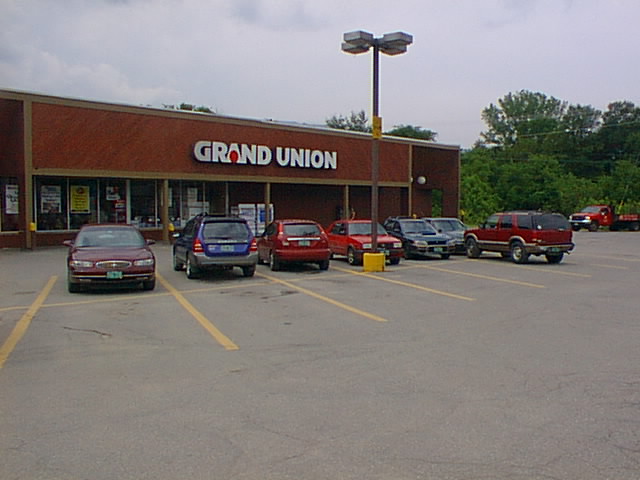 Grand Union: The Vintage Charm That Couldn't Last (Image Credits: Transferred from en.wikipedia to Commons by Natl1 using CommonsHelper., Public domain, https://commons.wikimedia.org/w/index.php?curid=4389660)
