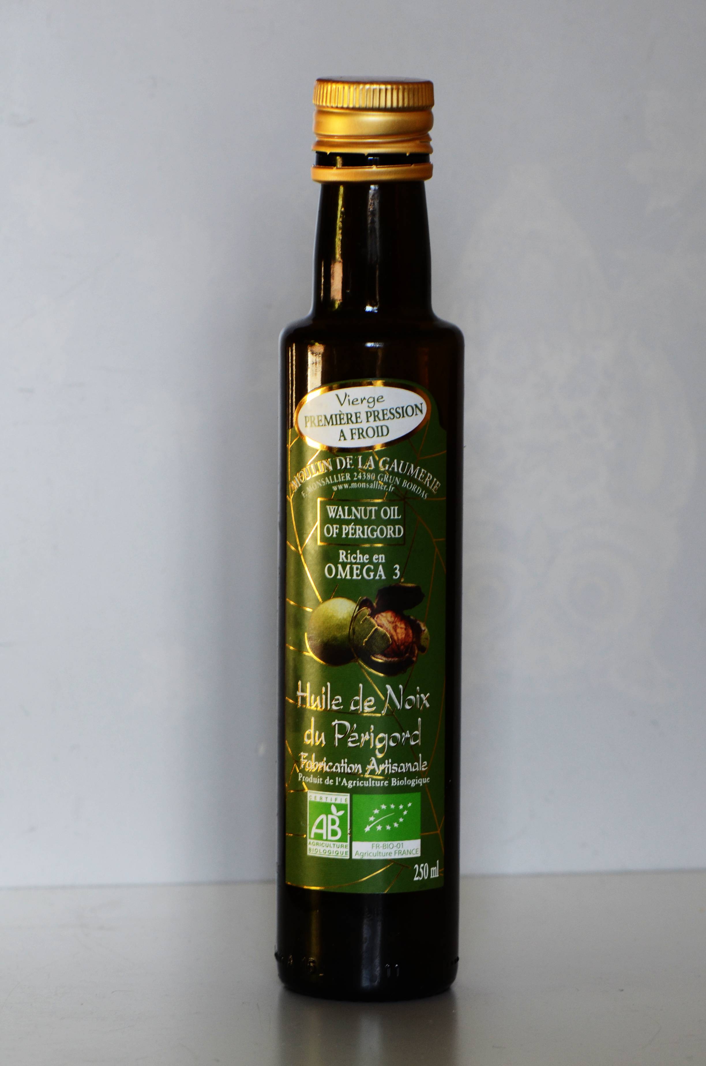 Walnut Oil (image credits: wikimedia)