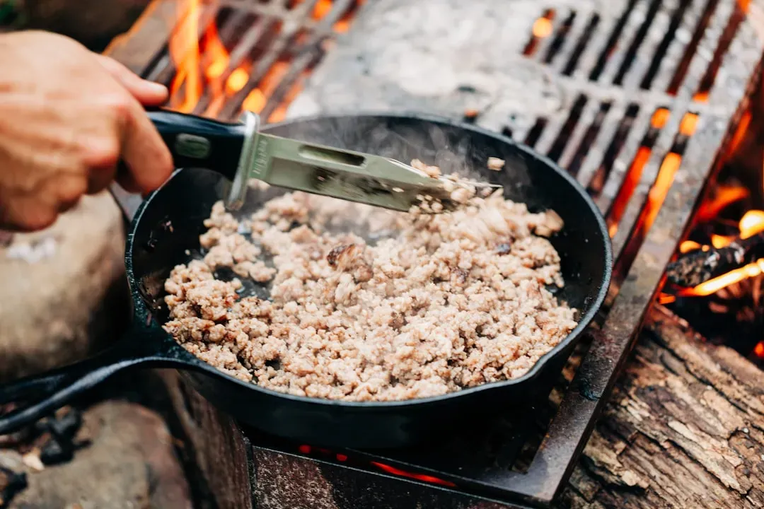 4. Cooking Acidic Foods on an Under-Seasoned Pan (Image Credits: Unsplash)