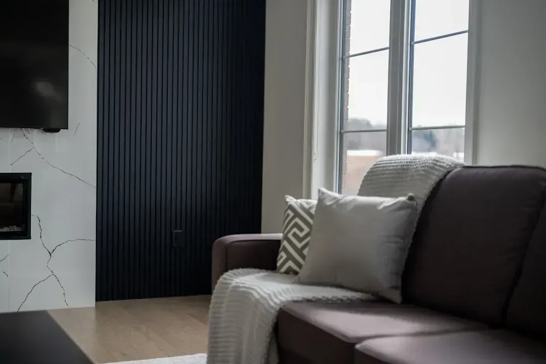 8. The Statement Accent Wall (Used As a Lazy Fix) (Image Credits: Unsplash)