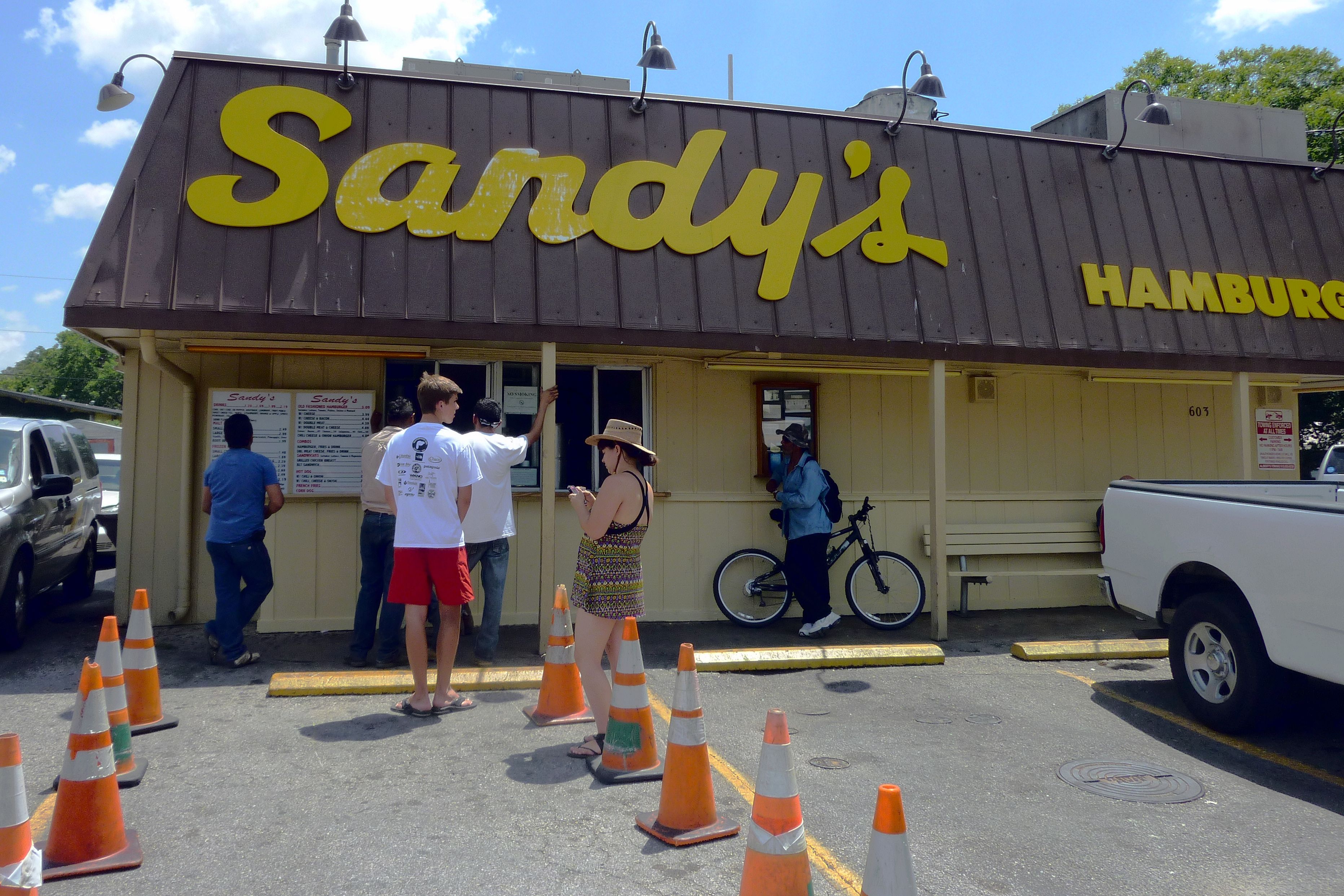 Sandy's - The Scottish-Themed Alternative (image credits: By Paul Lowry, CC BY 2.0, https://commons.wikimedia.org/w/index.php?curid=166453356)