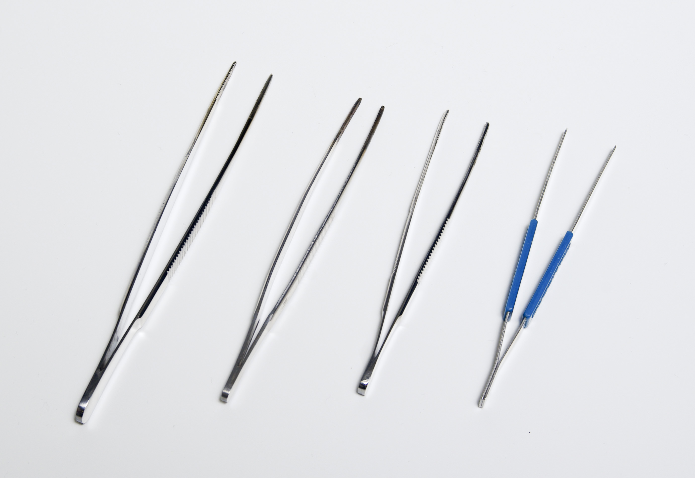 Professional Tweezers for Perfect Plating (Image Credits: Wikimedia)