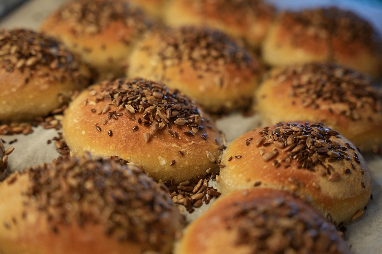 Flaxseeds: The Tiny Champions of Omega-3 Delivery (image credits: pixabay)