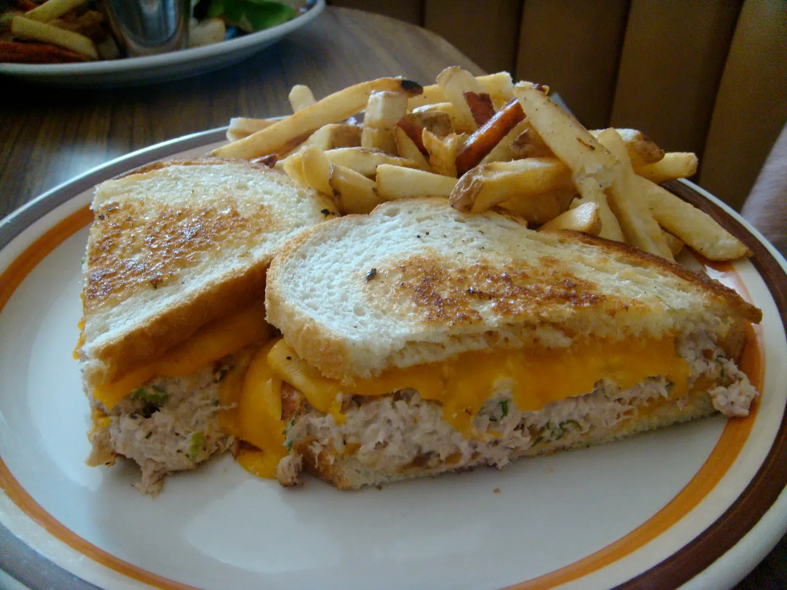 8. The Tuna Melt at Classic Diners (Image Credits: Wikimedia)
