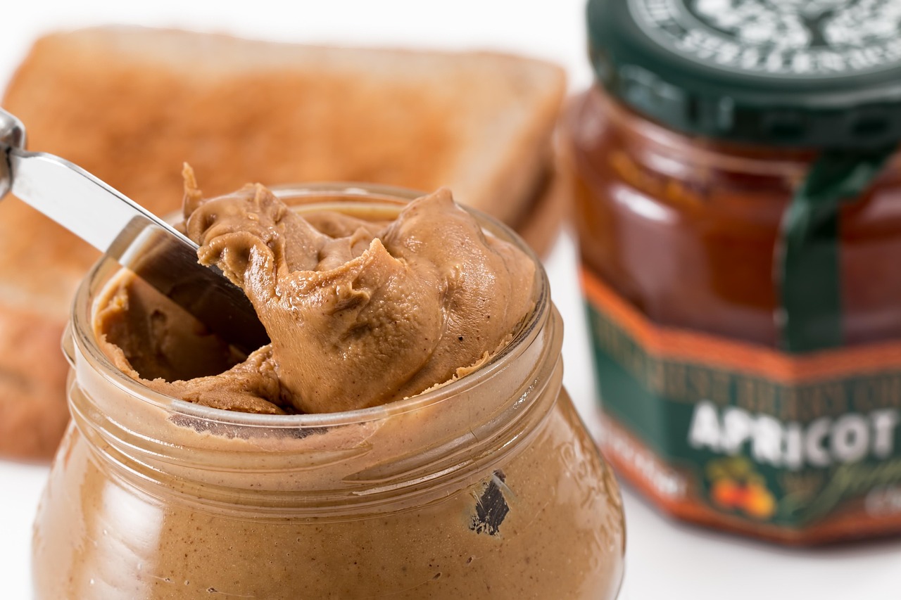 Peanut Butter: The Ultimate Food Bank Champion (Image Credits: Pixabay)