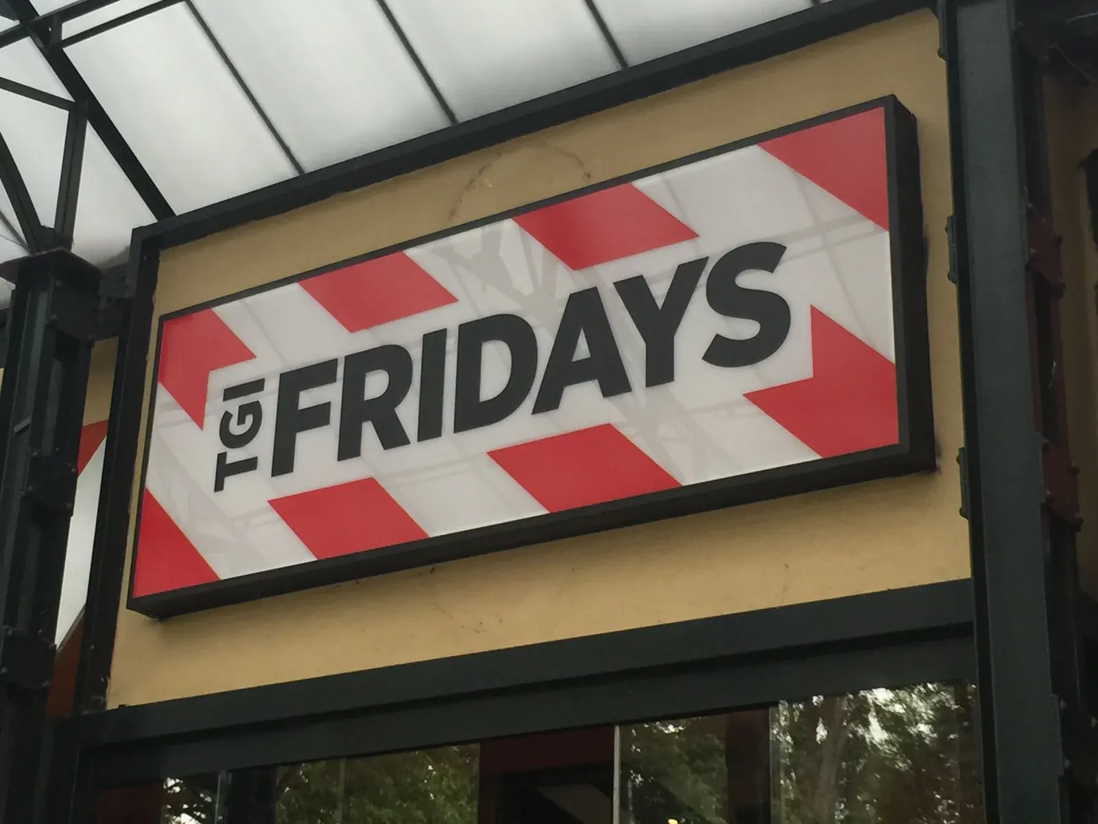 TGI Fridays Looks to Its Roots With a 60th Anniversary Menu (Image Credits: Wikimedia)