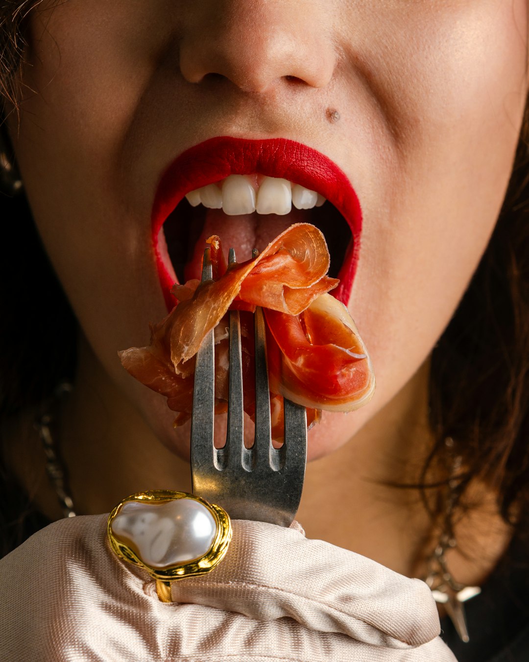 Howard Hughes' Germ-Phobic Food Rituals (image credits: unsplash)