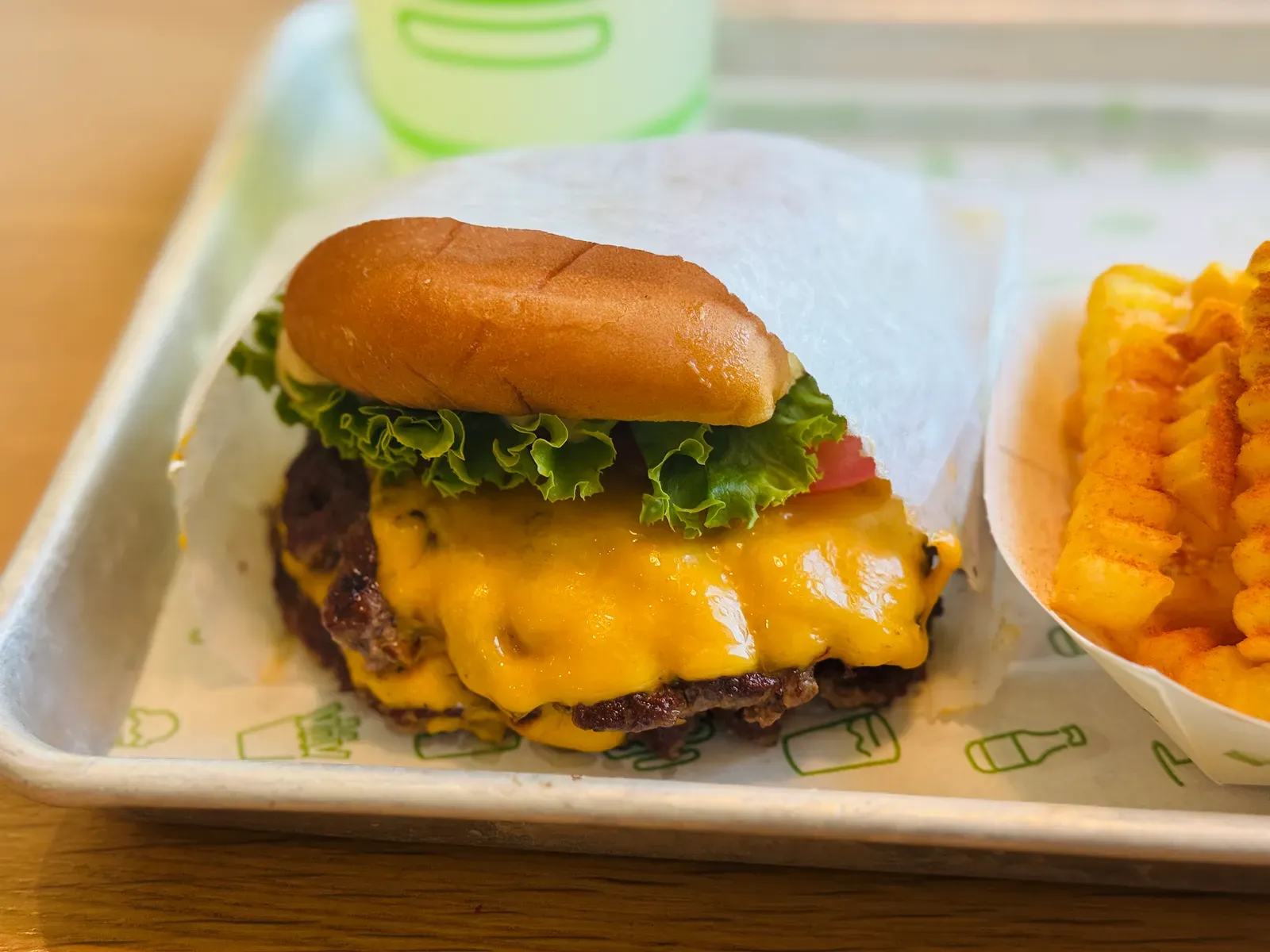 Shake Shack Earns Gourmet Fast-Food Status (Image Credits: Wikimedia)