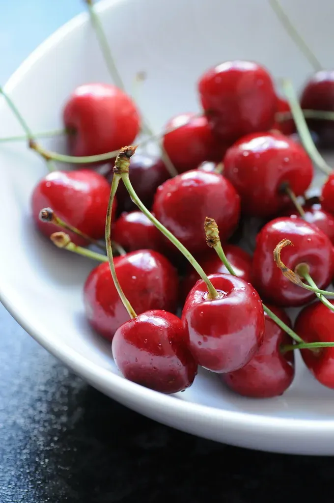 1. Cherries: The Lowest GI of Common Fruits (sk8geek, Flickr, CC BY-SA 2.0)