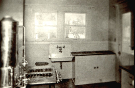 The Early 20th Century: Absence of Regulation and High Risk (image credits: wikimedia)
