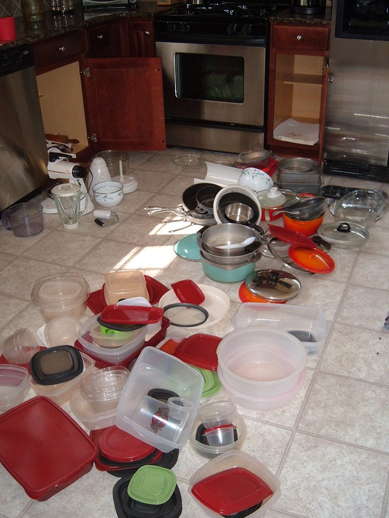 Mismatched Food Storage Containers (image credits: flickr)