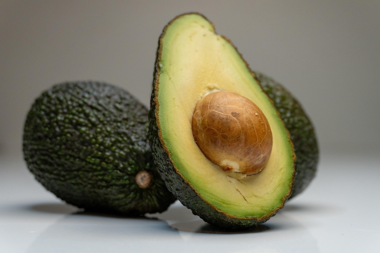 Avocados: The Creamy Exception (image credits: pixabay)
