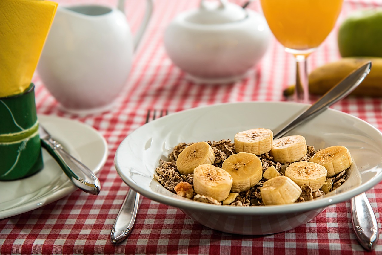 Steel-Cut Oatmeal with Strategic Add-ins (image credits: pixabay)