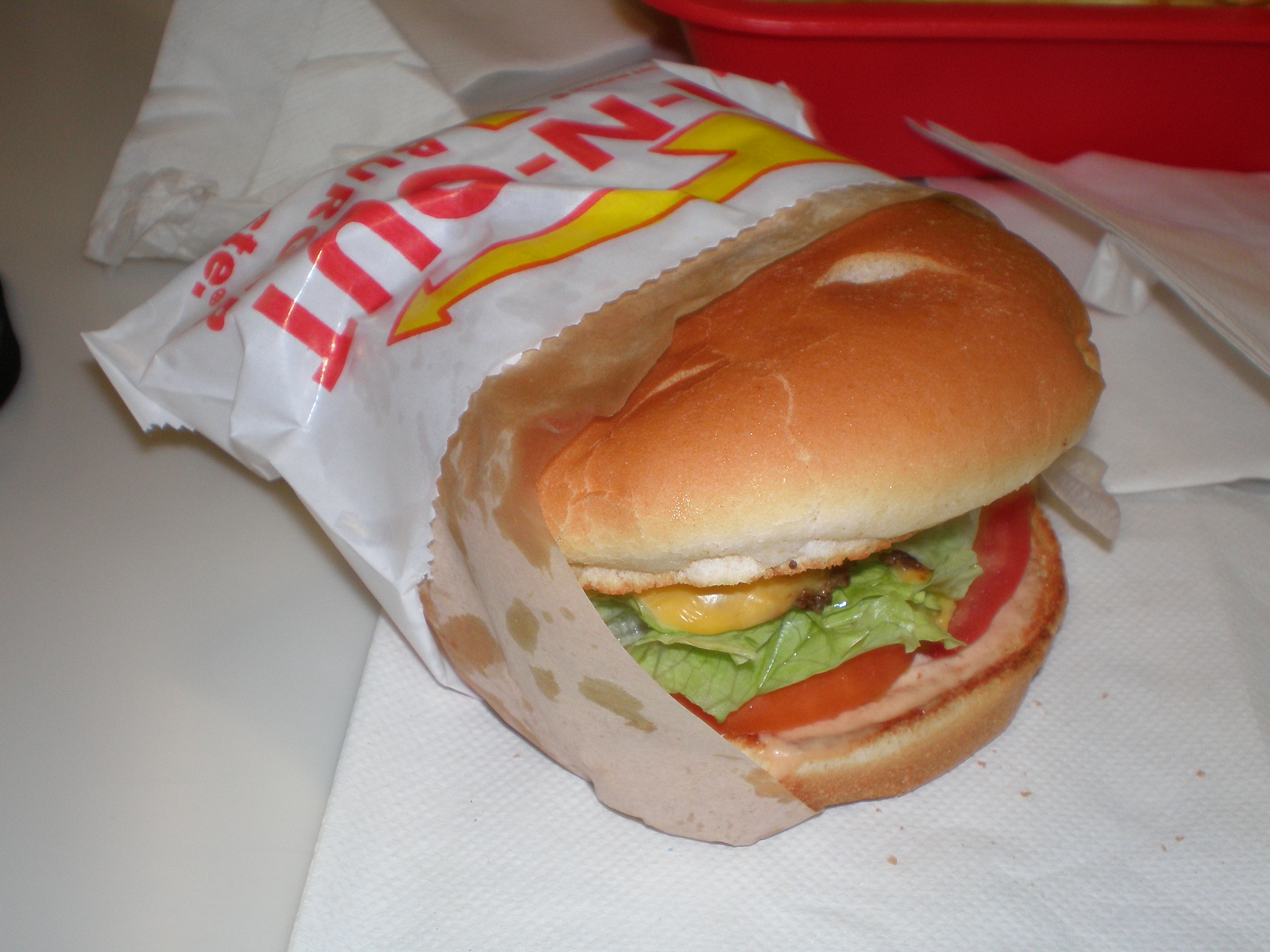 3. In-N-Out Cheeseburger - The California Surprise (Image Credits: Wikimedia)