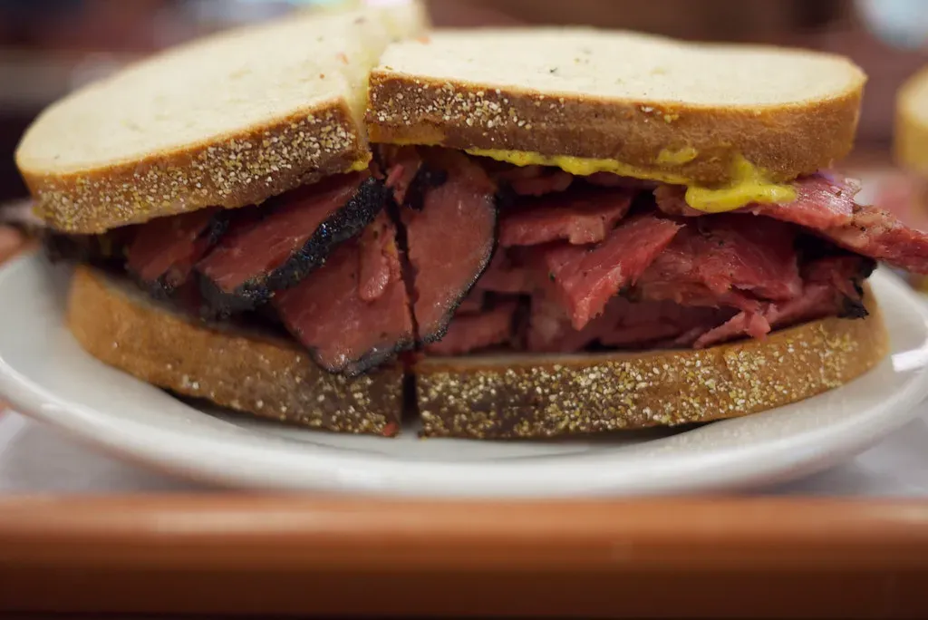 1. Katz's Delicatessen – New York City, NY (Kimtaro, Flickr, CC BY 2.0)
