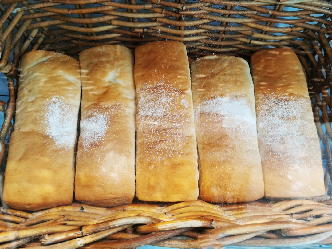 White Bread and Bagels: Refined Carbs That Promote Fat Storage (image credits: unsplash)