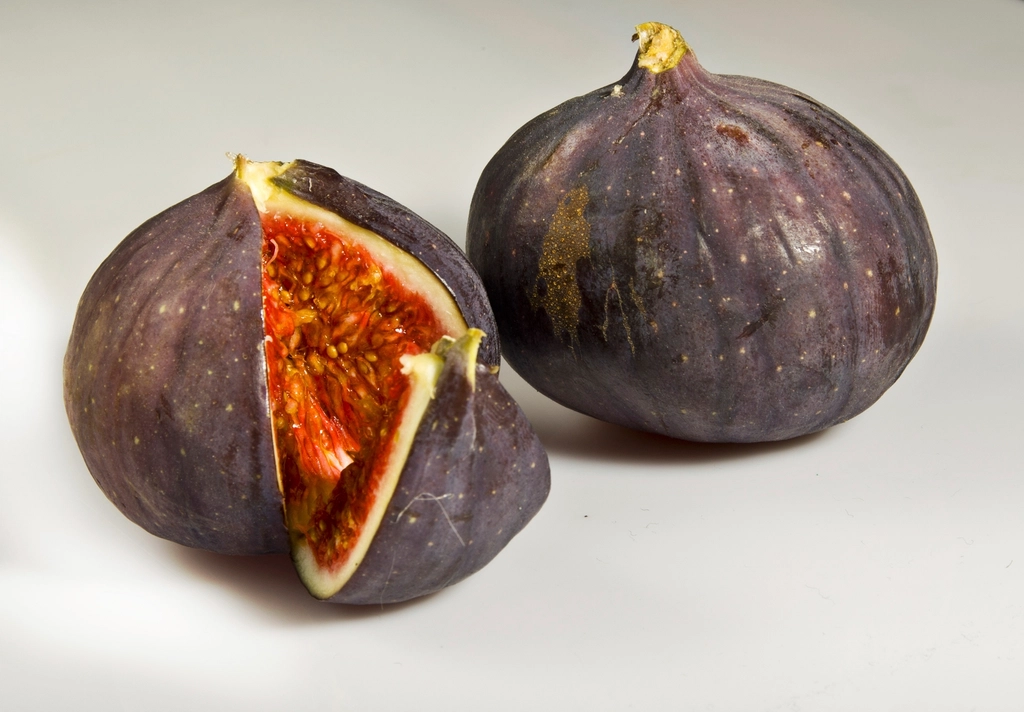 Figs: A Sweet Treat (image credits: rawpixel)