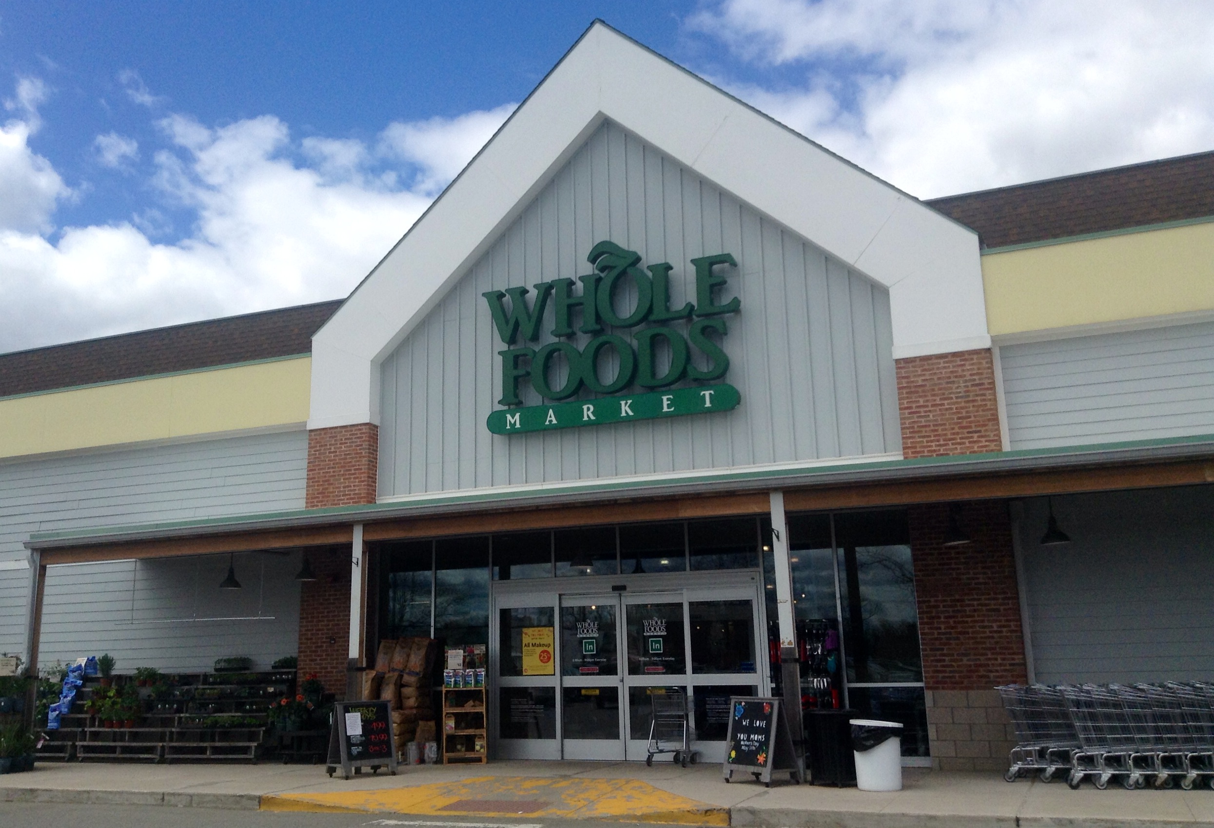 Whole Foods Maintains Premium Appeal (image credits: wikimedia)