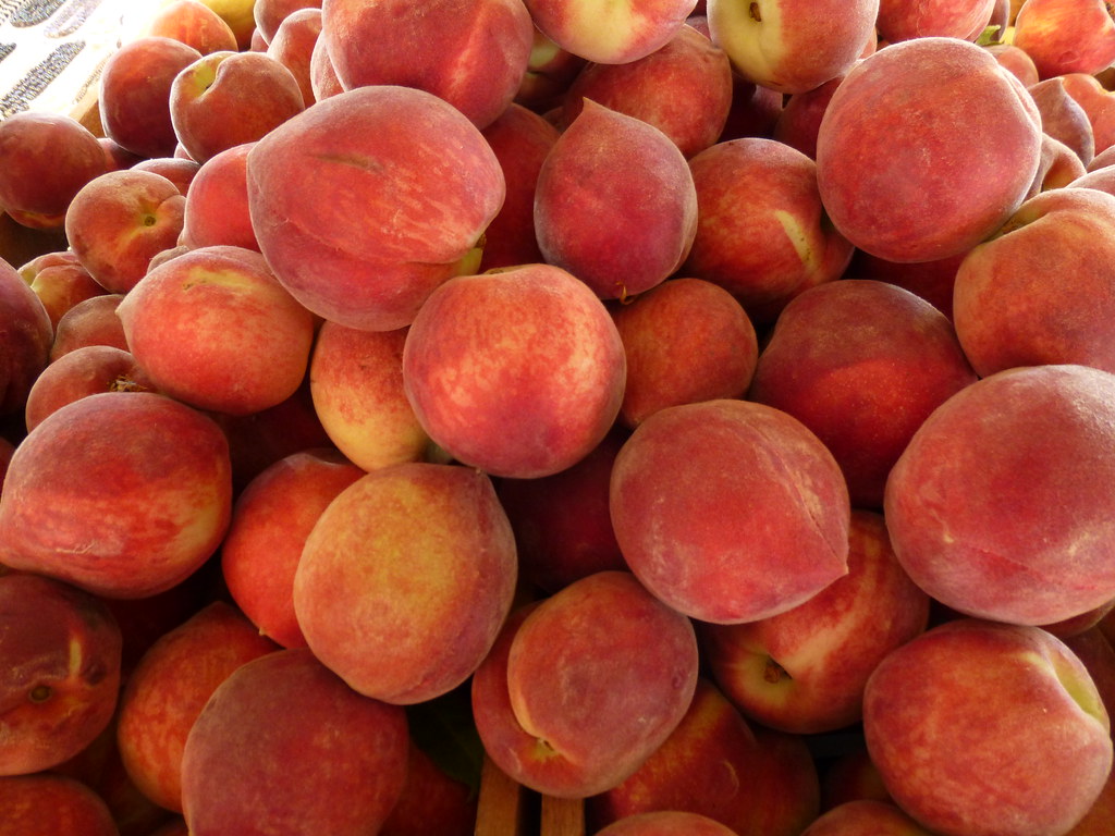 Peaches Offer Natural Sweetness Without the Sugar Bomb (image credits: flickr)