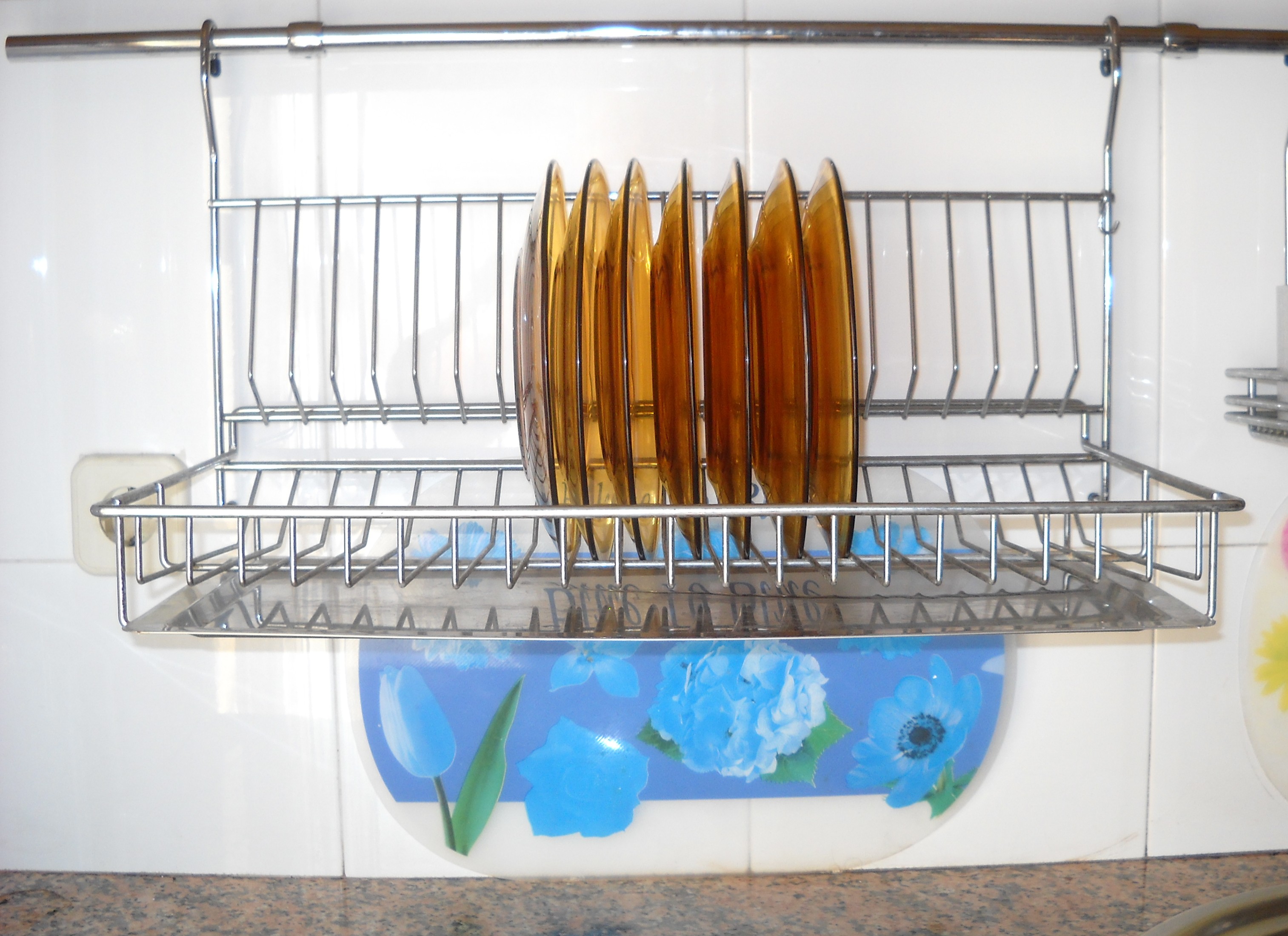 Towel-Drying Dishes and Storage Containers (image credits: wikimedia)