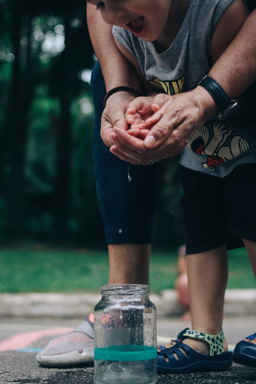 Numbness or Tingling in Hands and Feet (image credits: pixabay)