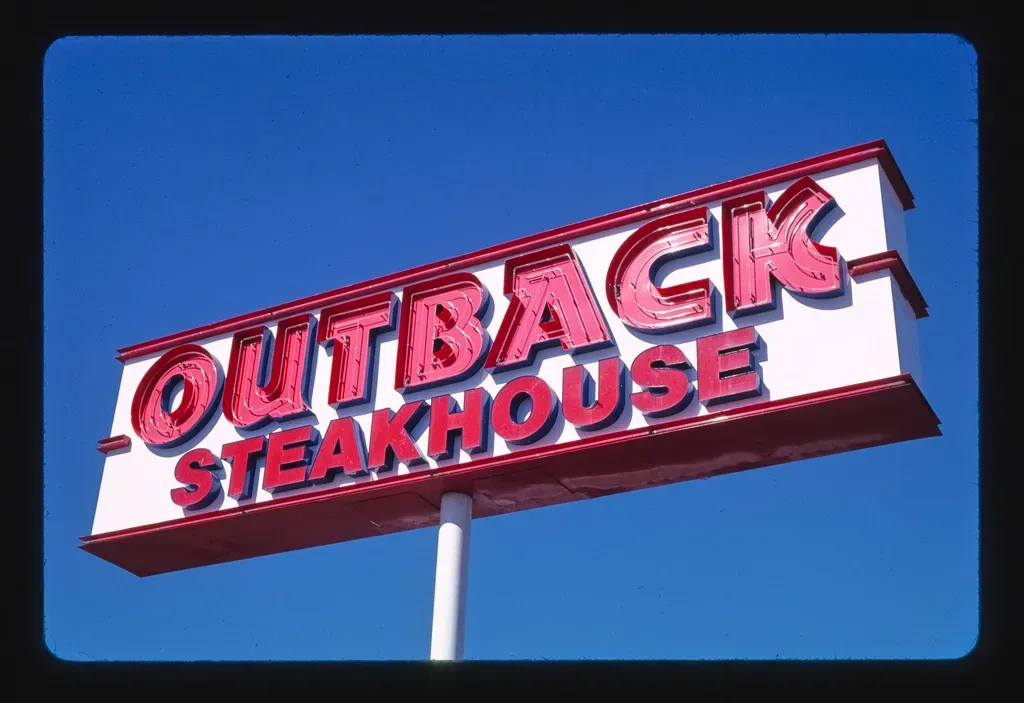 4. Outback Steakhouse: A Bloomin' Mess (Image Credits: Rawpixel)