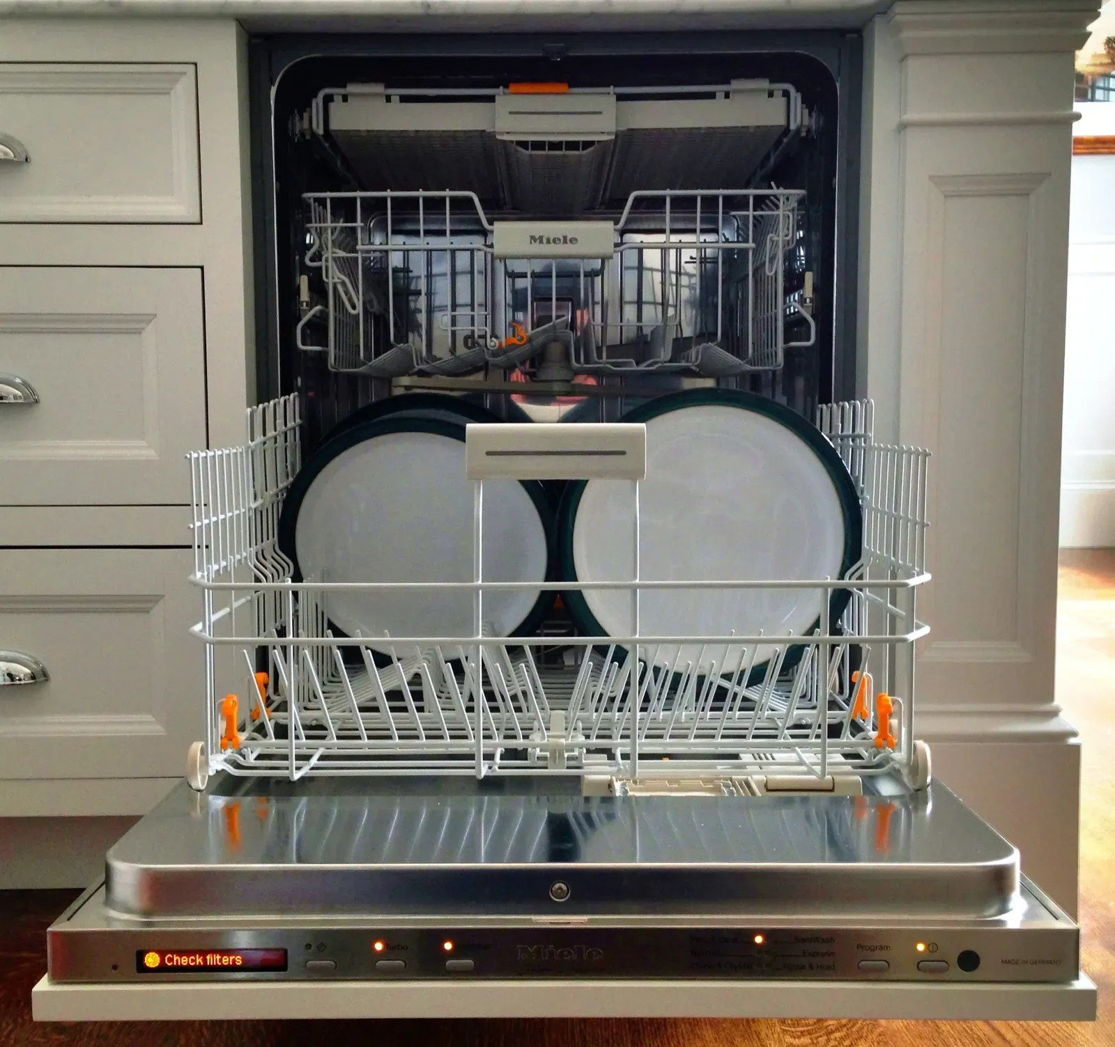 5. Miele Dishwasher - The Premium Pick for Unmatched Reliability (Image Credits: Wikimedia)