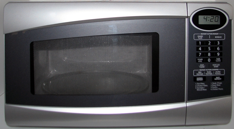 Microwaving Corn Without Proper Technique (image credits: By Wrightmt, Public domain, https://commons.wikimedia.org/w/index.php?curid=4393057)