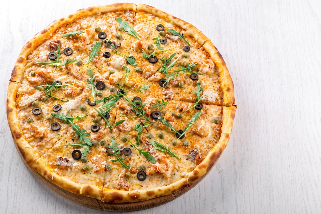 Pizza - The Most Popular American Food (image credits: rawpixel)