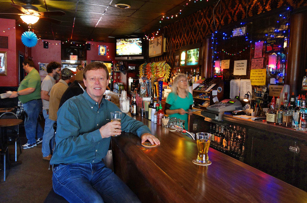 Dino's Bar in Nashville, Tennessee (image credits: flickr)