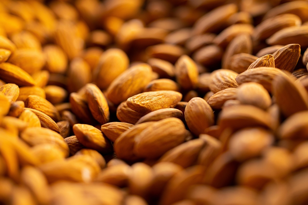 Almonds: Crunchy and Full of Vitamin E (image credits: pixabay)