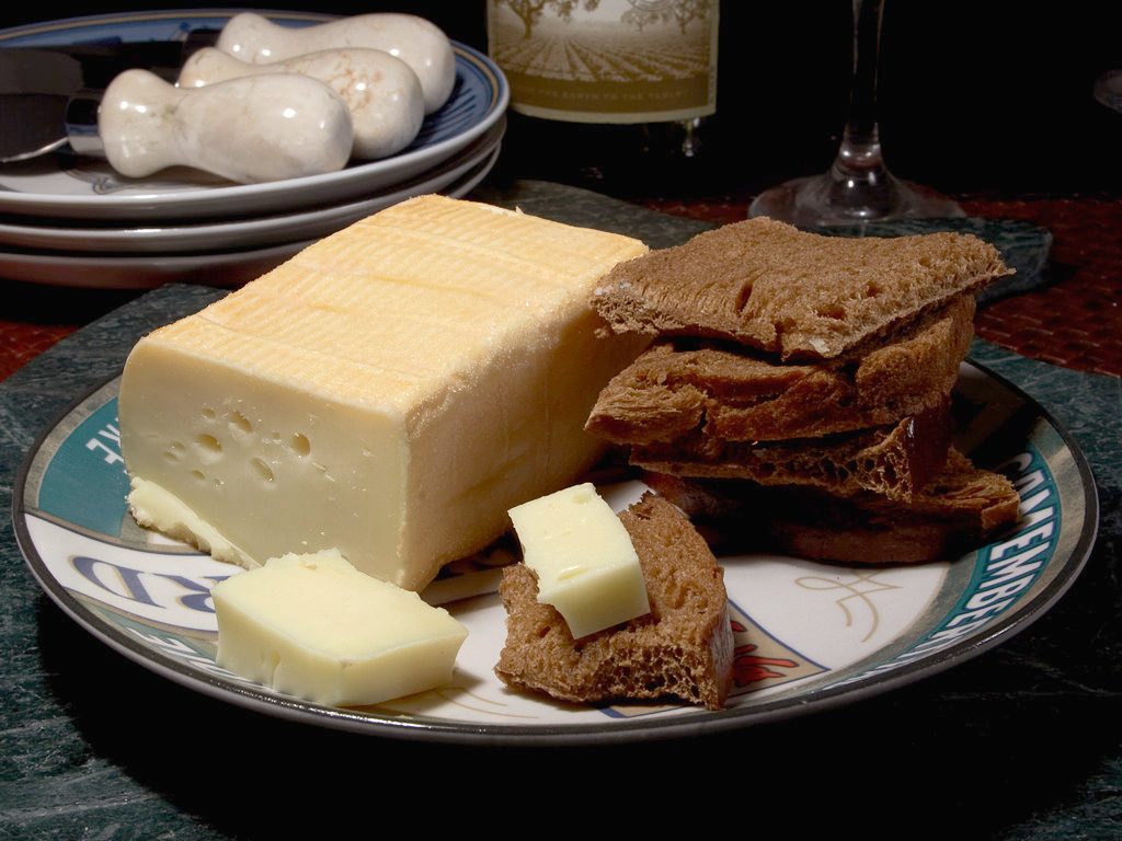 Dairy Products and Cheese Sauces: Staphylococcus Haven (Image Credits: Wikimedia)
