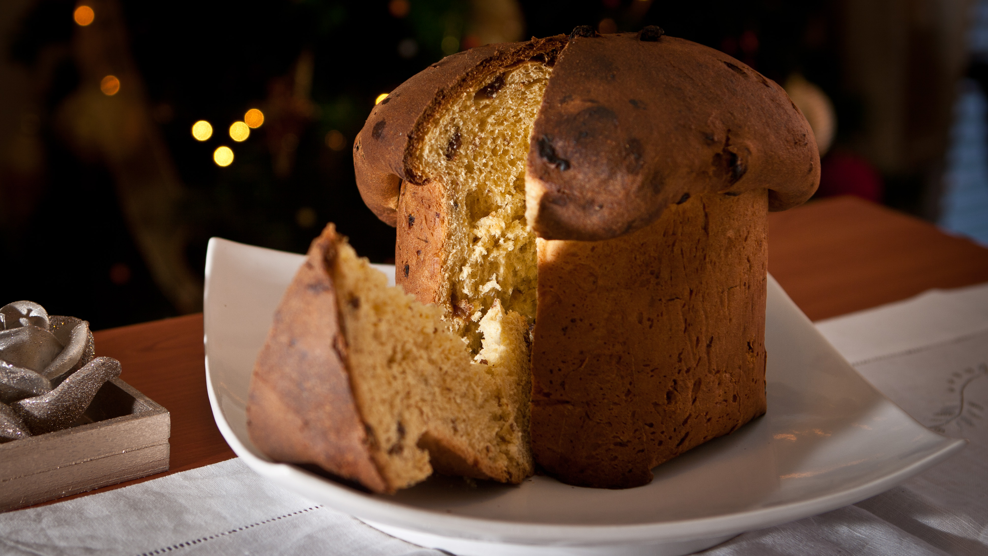 Panettone - Milan's Christmas Miracle in Cake Form (image credits: wikimedia)