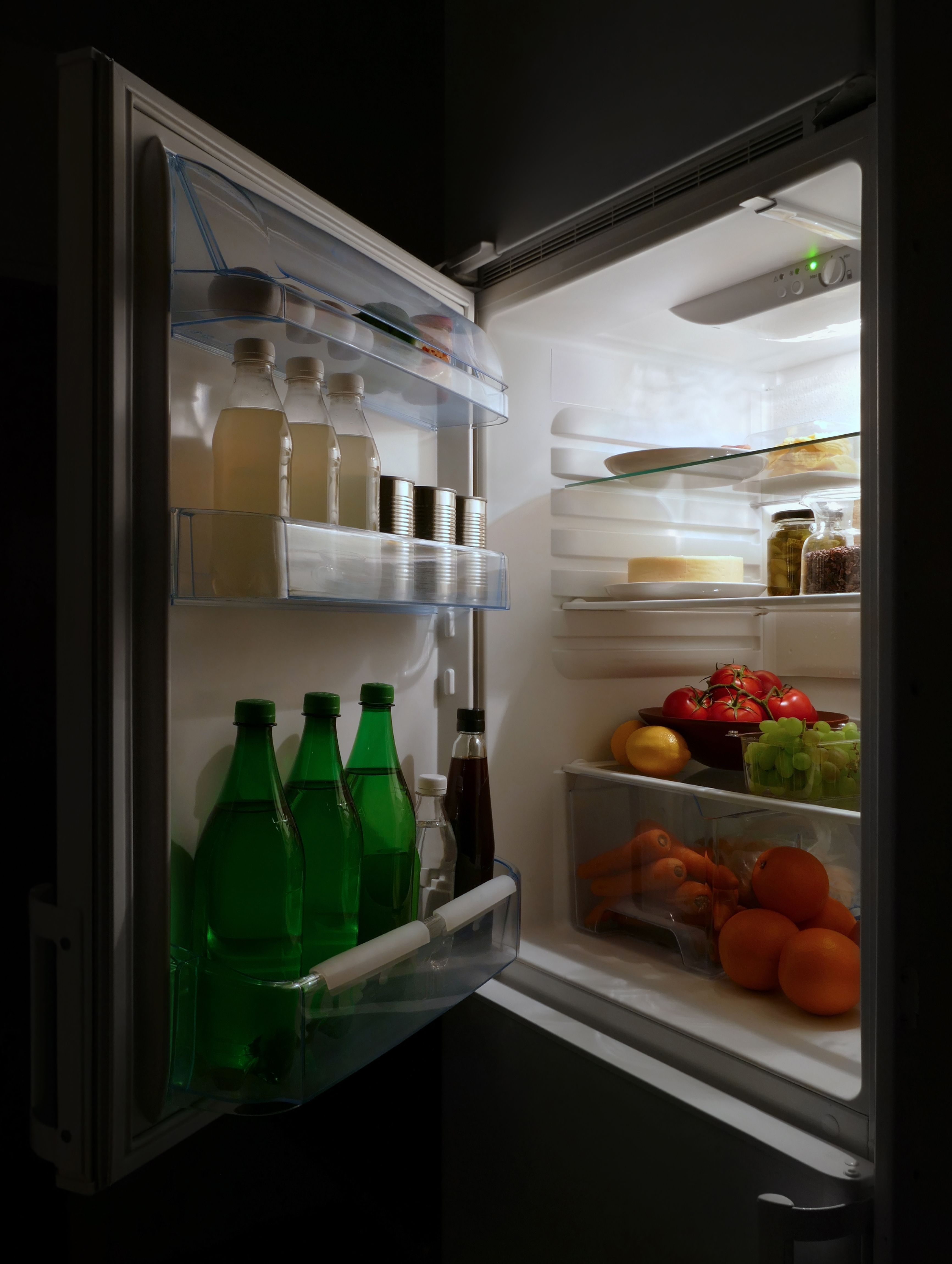 Storing Milk and Eggs in the Fridge Door Like Everyone Else (image credits: By W.carter, CC BY-SA 4.0, https://commons.wikimedia.org/w/index.php?curid=52312628)