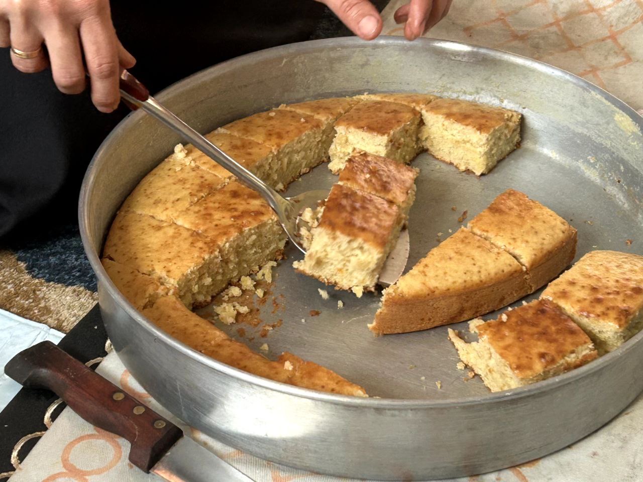 12. Use Cake Strips for Flat Layers (image credits: wikimedia)