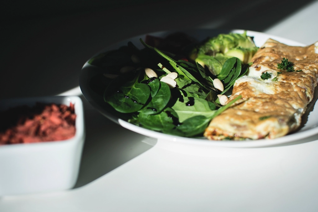 Spinach for Extra Nutrients and Protein (image credits: rawpixel)