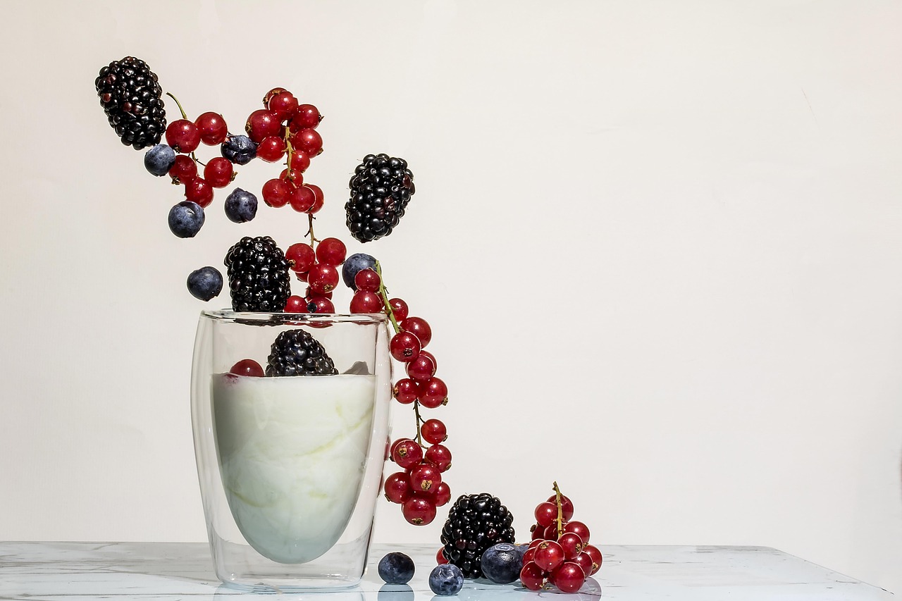 Greek Yogurt With Berries – The Protein Powerhouse (image credits: pixabay)