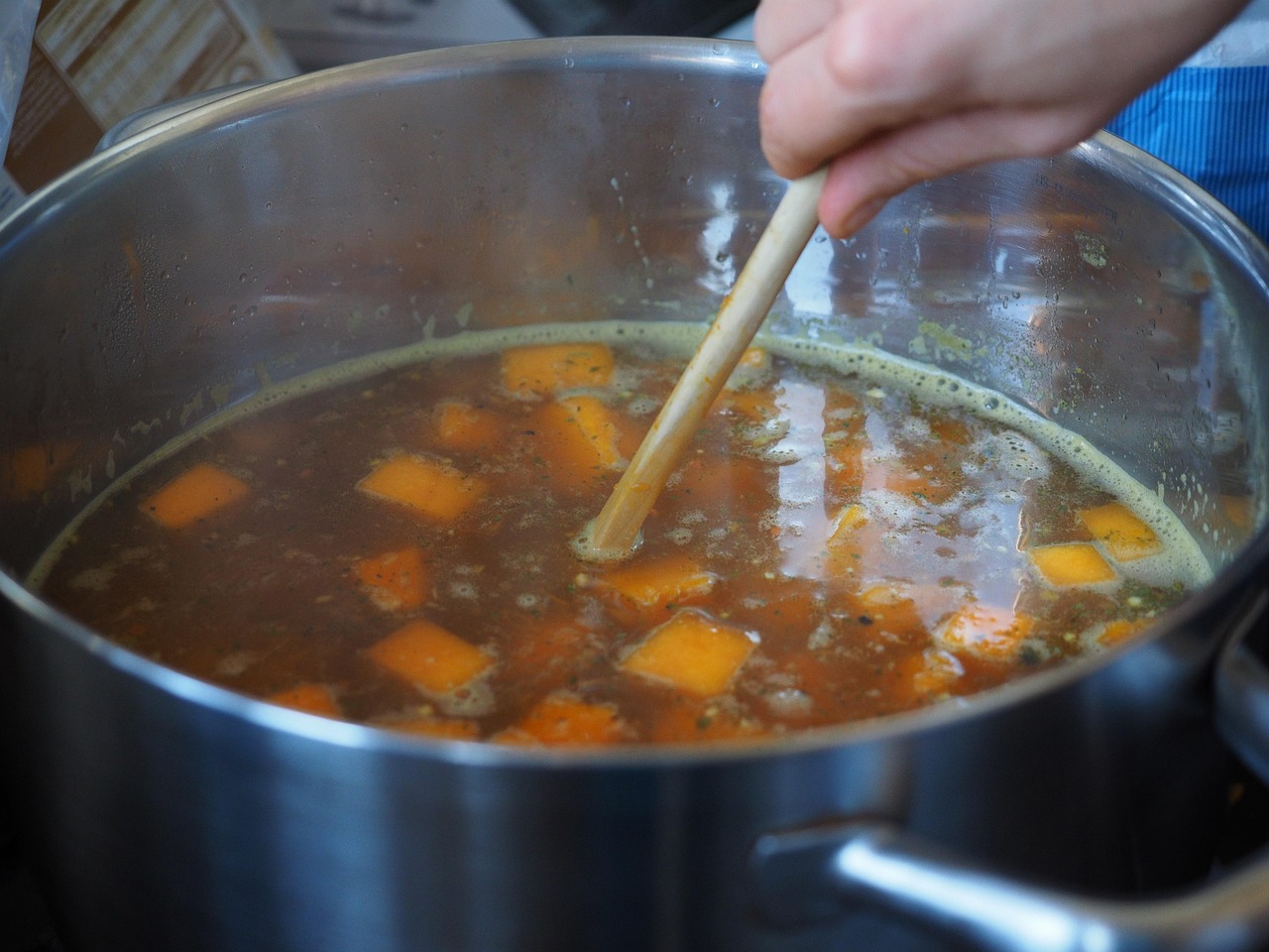Vegetable Broth (image credits: pixabay)