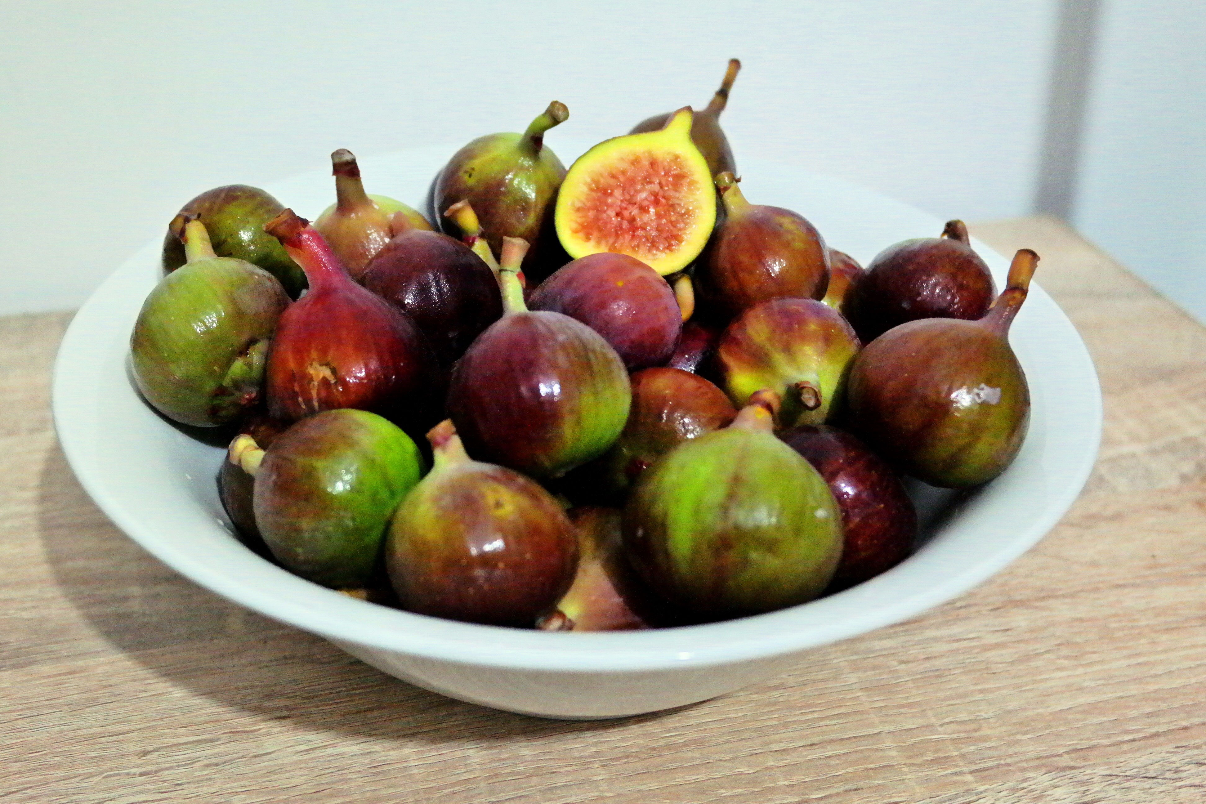 Figs (Fresh & Dried) (image credits: wikimedia)