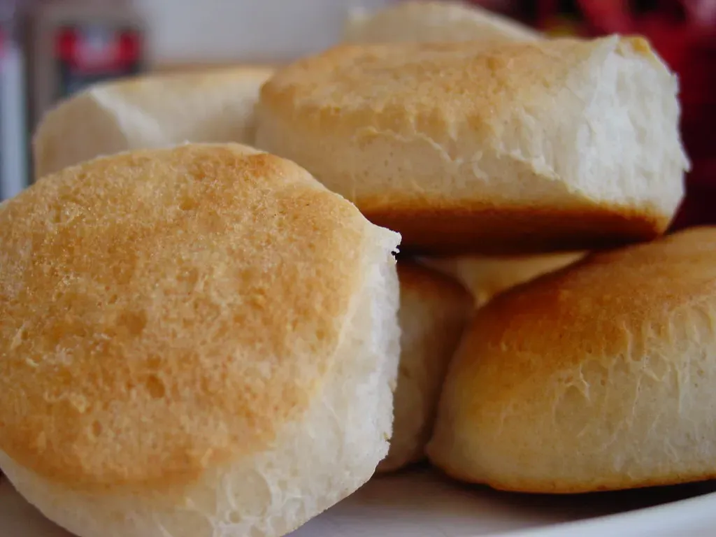 5. The Aroma of 'Fresh' Baking Can Be Misleading (Image Credits: Flickr)