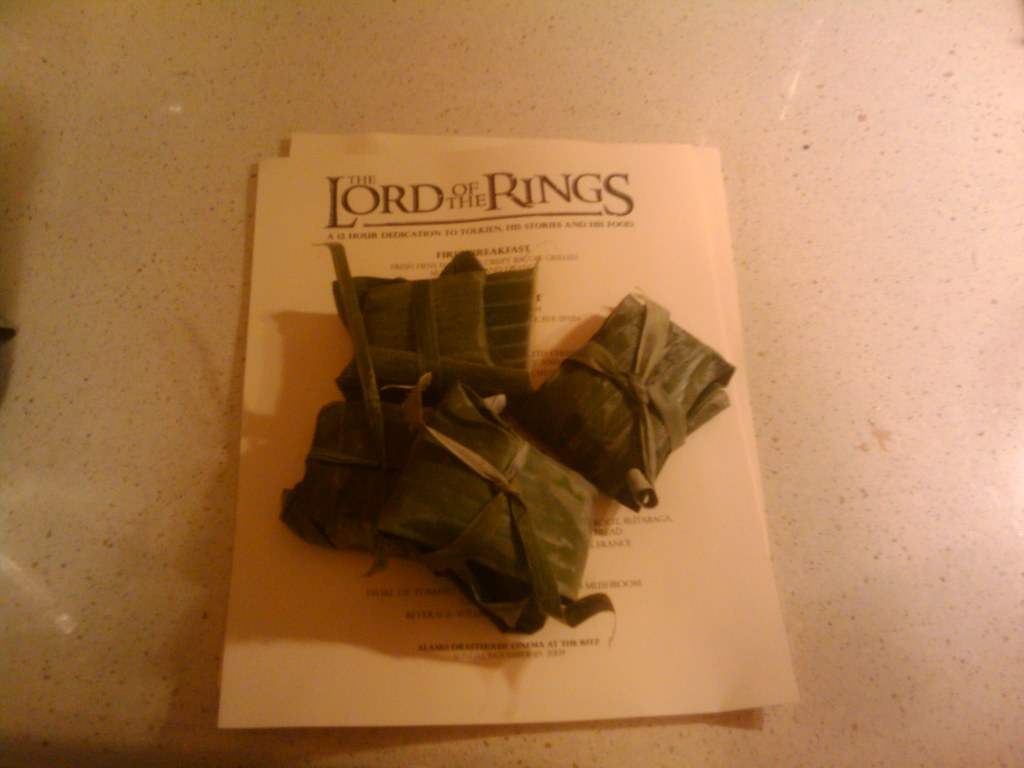 Lembas Bread: The Ultimate Travel Food That Conquered Hearts (image credits: flickr)