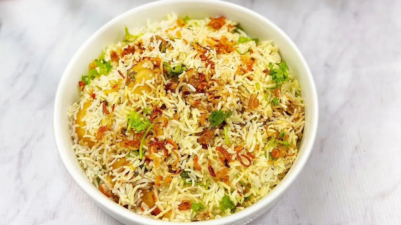 4. Saffron Road Vegetable Biryani - An Explosion of Spice (Image Credits: Pixabay)