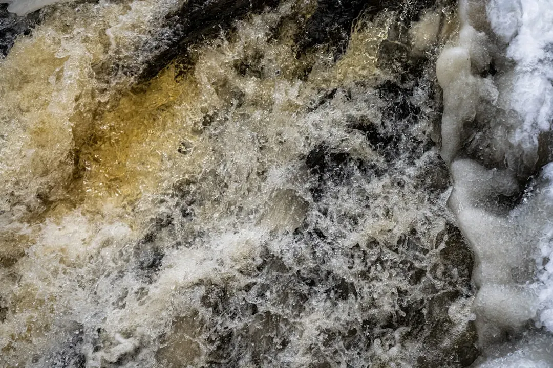 5. Hard Water Is Leaving Mineral Deposits on Everything (Image Credits: Unsplash)