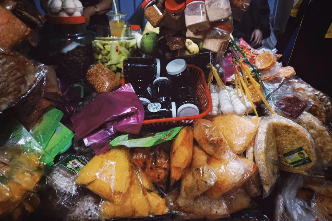 7. Chemical Additives in Plastic Can Leach Into Your Meals (Image Credits: Unsplash)