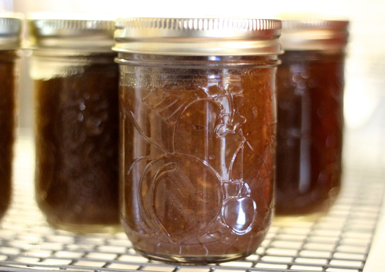 Apple Butter: A Spreadable Delight (image credits: wikimedia)