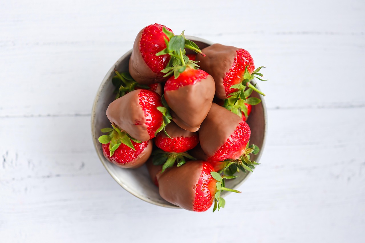 Chocolate-Covered Fruit (image credits: pixabay)